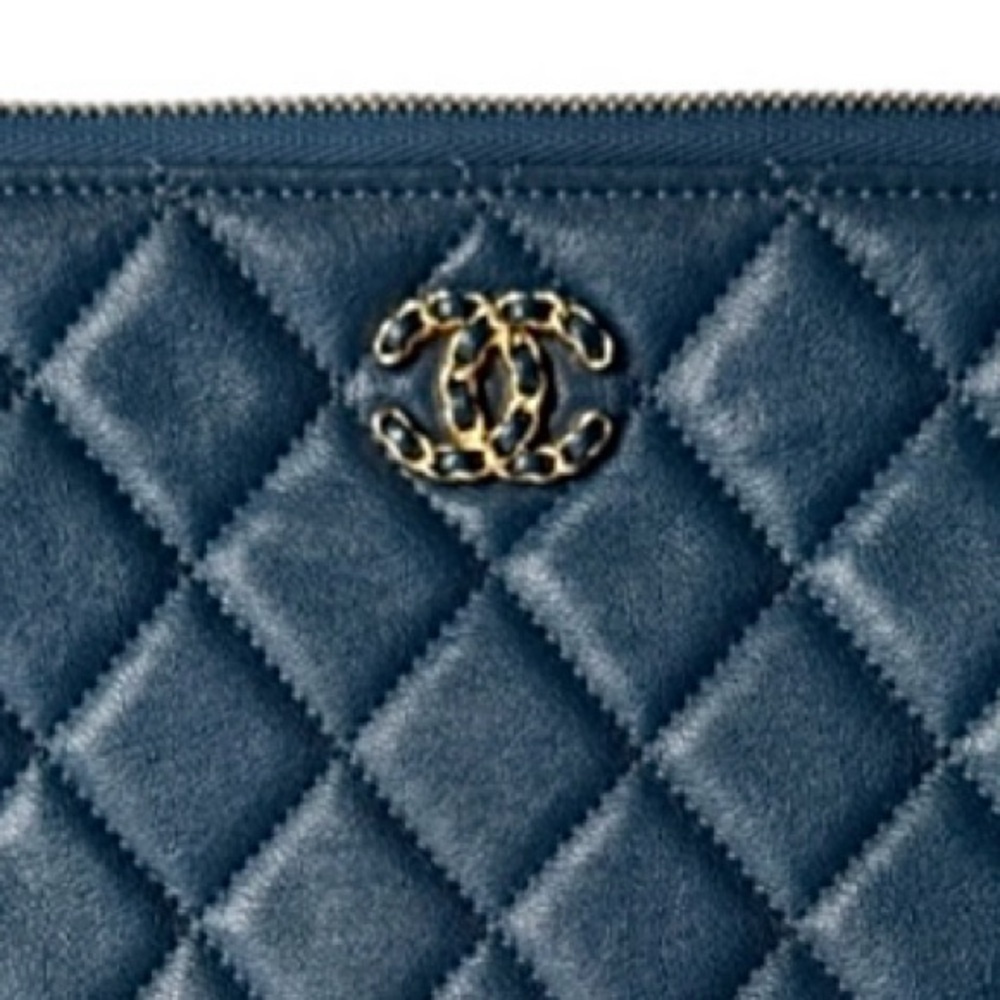 CHANEL Chanel Matelasse Blue Quilted Lamb Skin Clutch Back Pocket zipperClosure - Picture 7 of 7